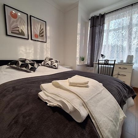 伍尔弗汉普顿 Uplands Grove Bungalow酒店 外观 照片