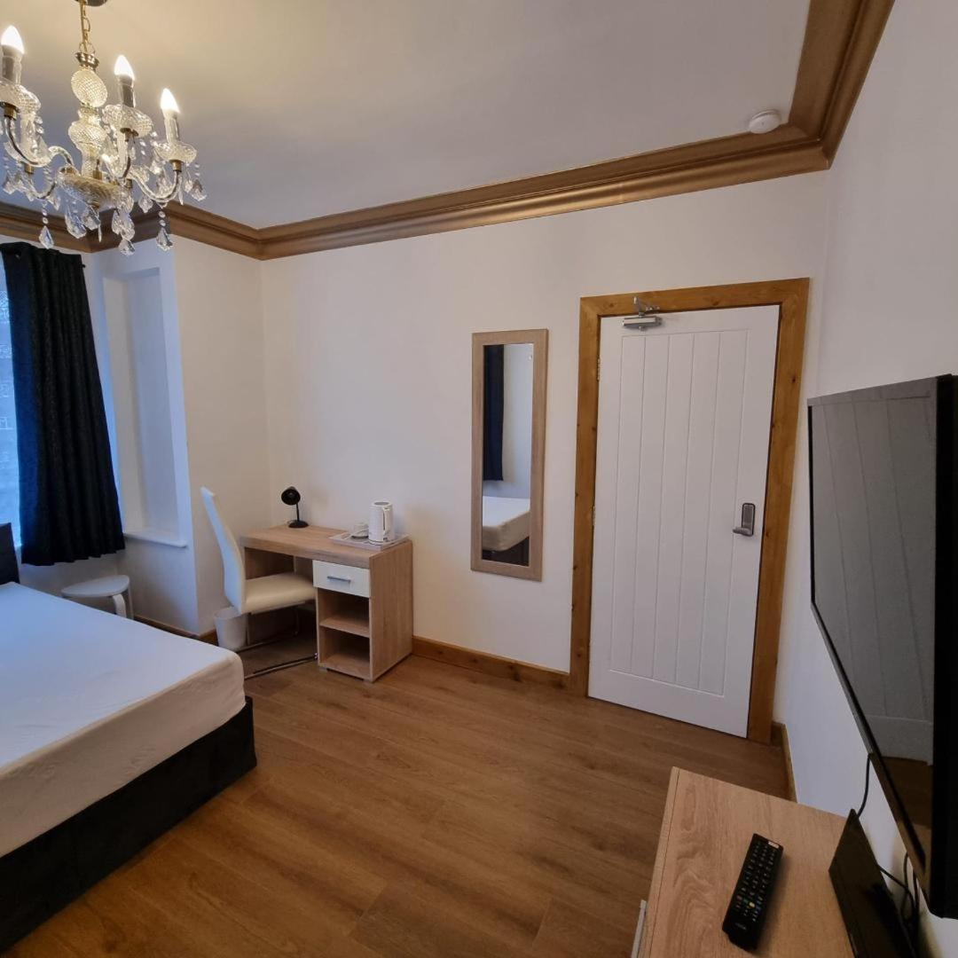 伍尔弗汉普顿 Uplands Grove Bungalow酒店 外观 照片