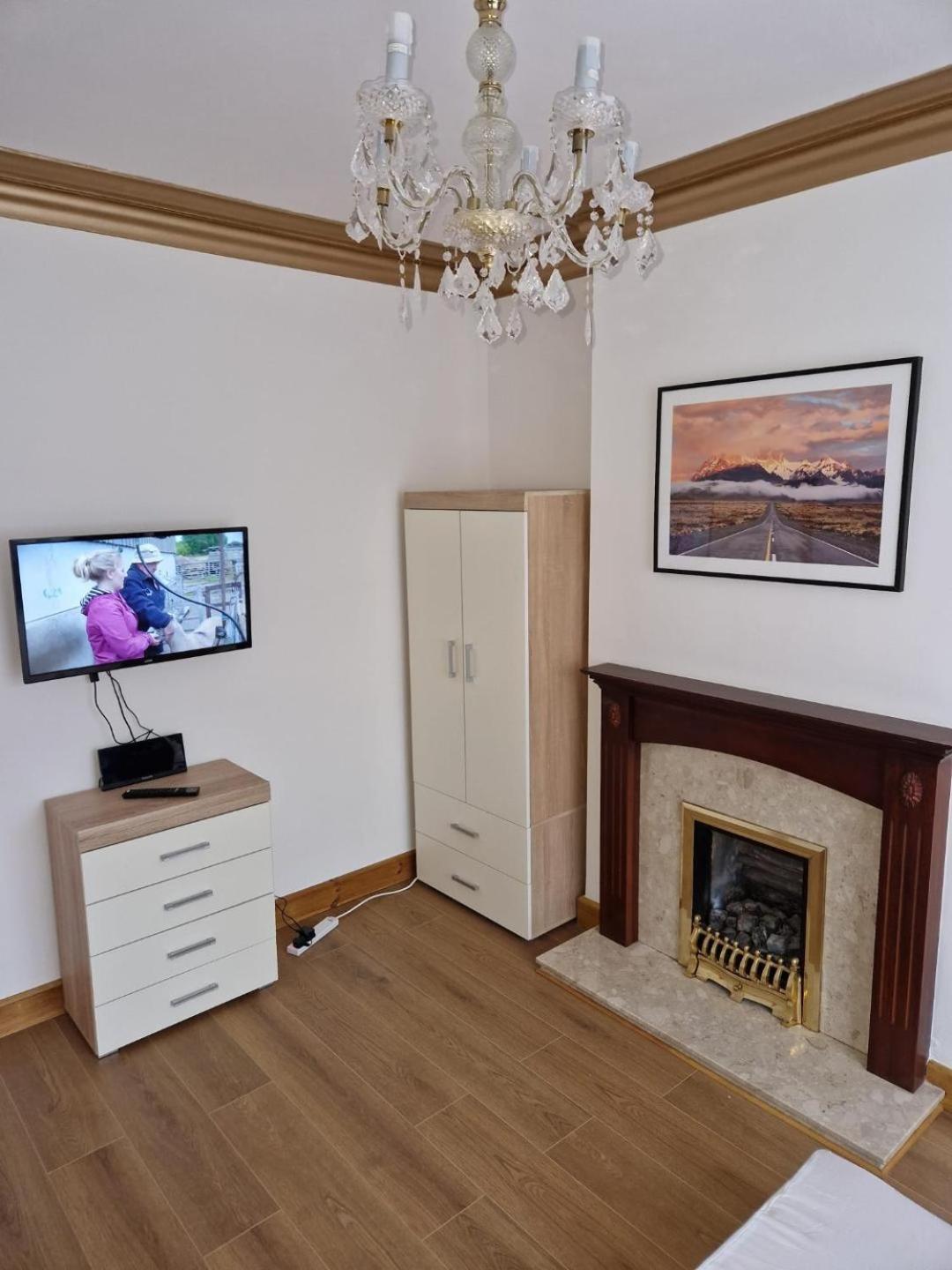 伍尔弗汉普顿 Uplands Grove Bungalow酒店 外观 照片