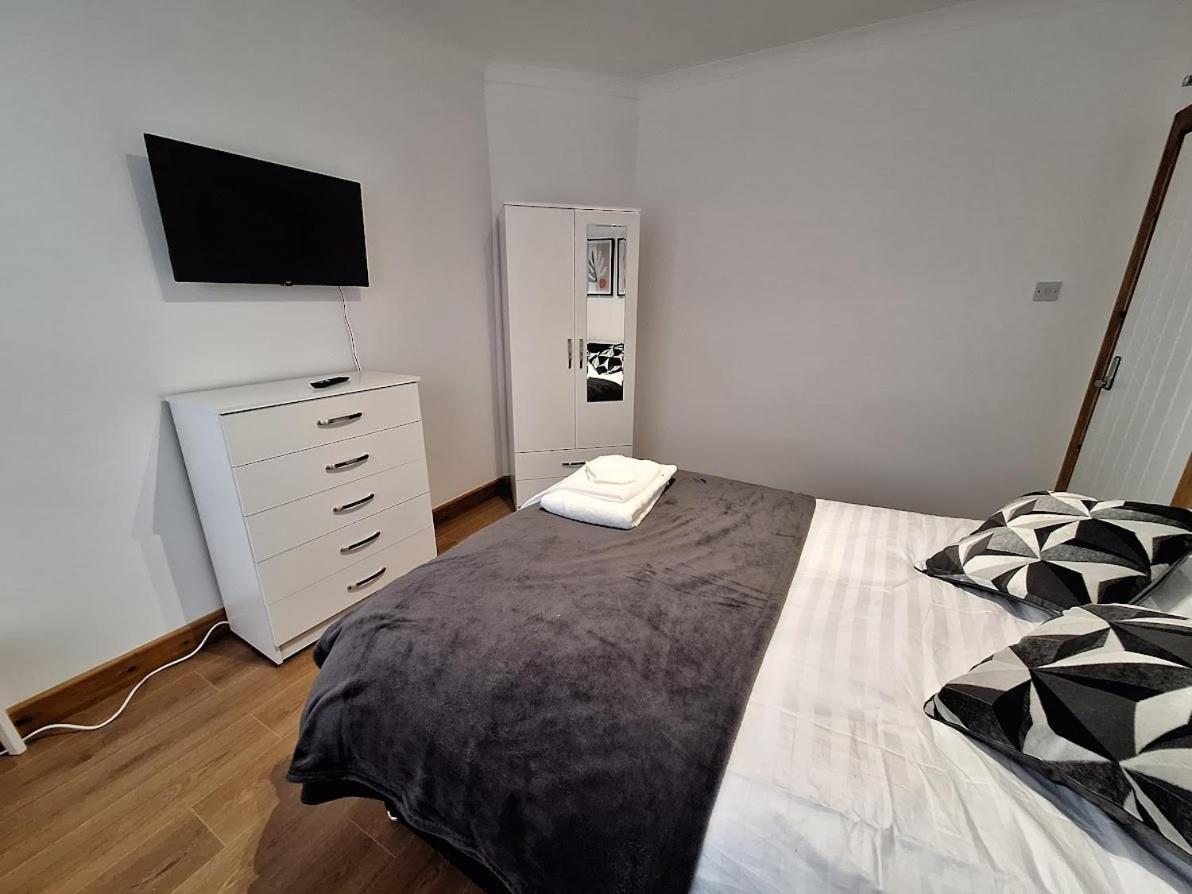 伍尔弗汉普顿 Uplands Grove Bungalow酒店 外观 照片